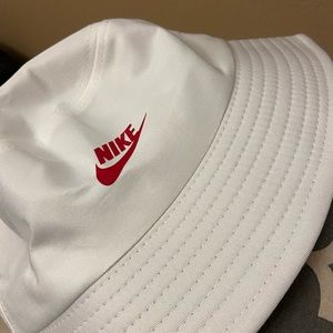 Nike bucket hat